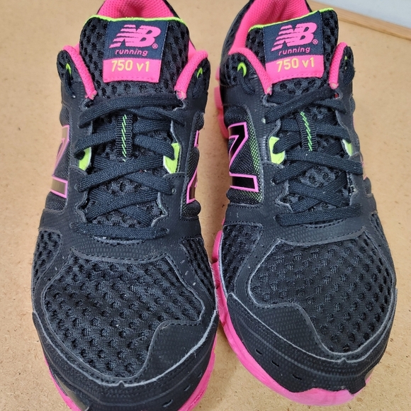 WOMEN'S NEW BALANCE 750 V1 RUNNING SHOES - Picture 7 of 8